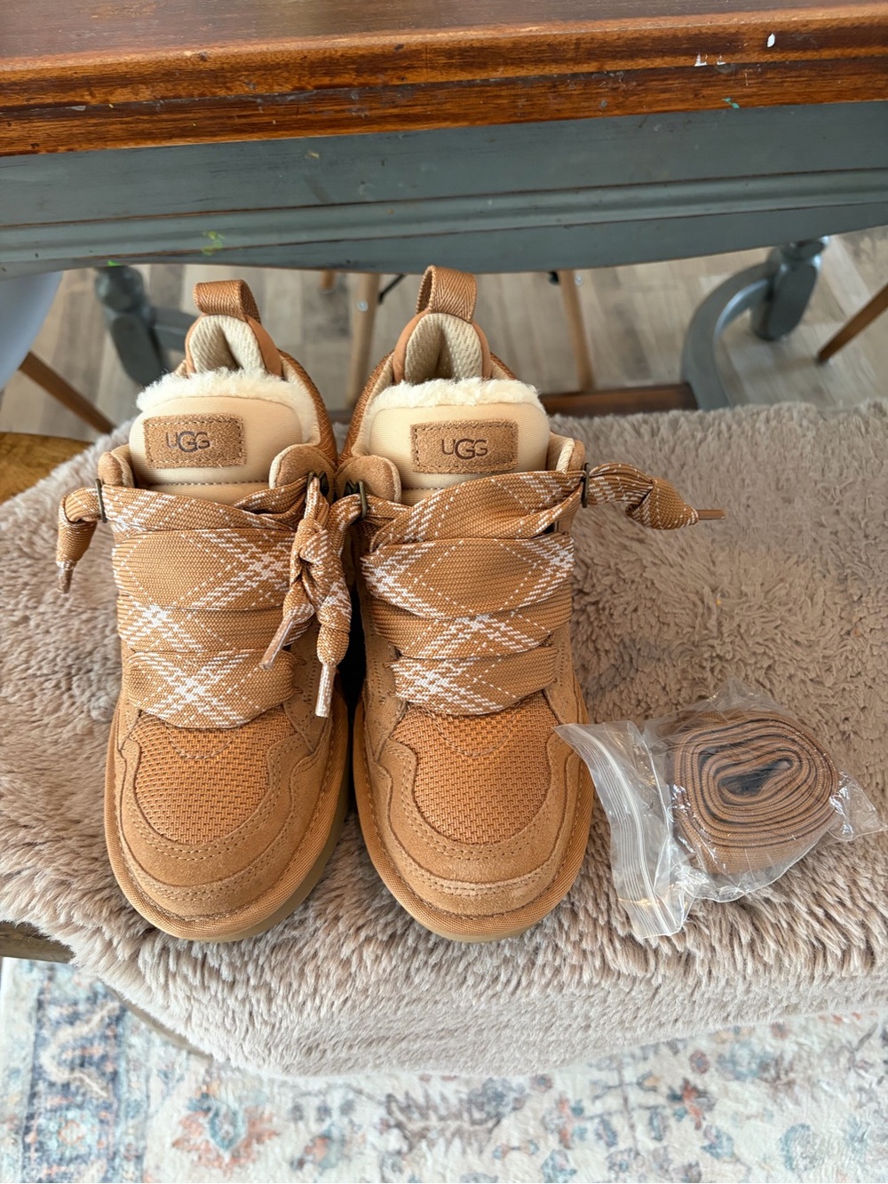 UGG Women brand new Lace-Up Cozy-Lined Boots - Picture 1 of 3